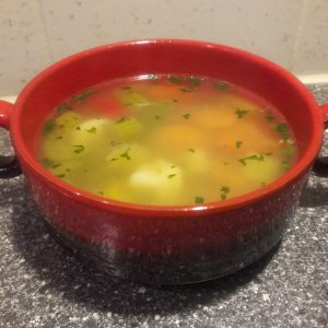 Retro soepkom met groentensoep